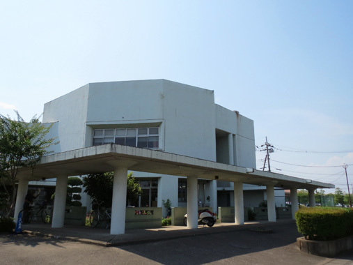 新田図書館外観の写真