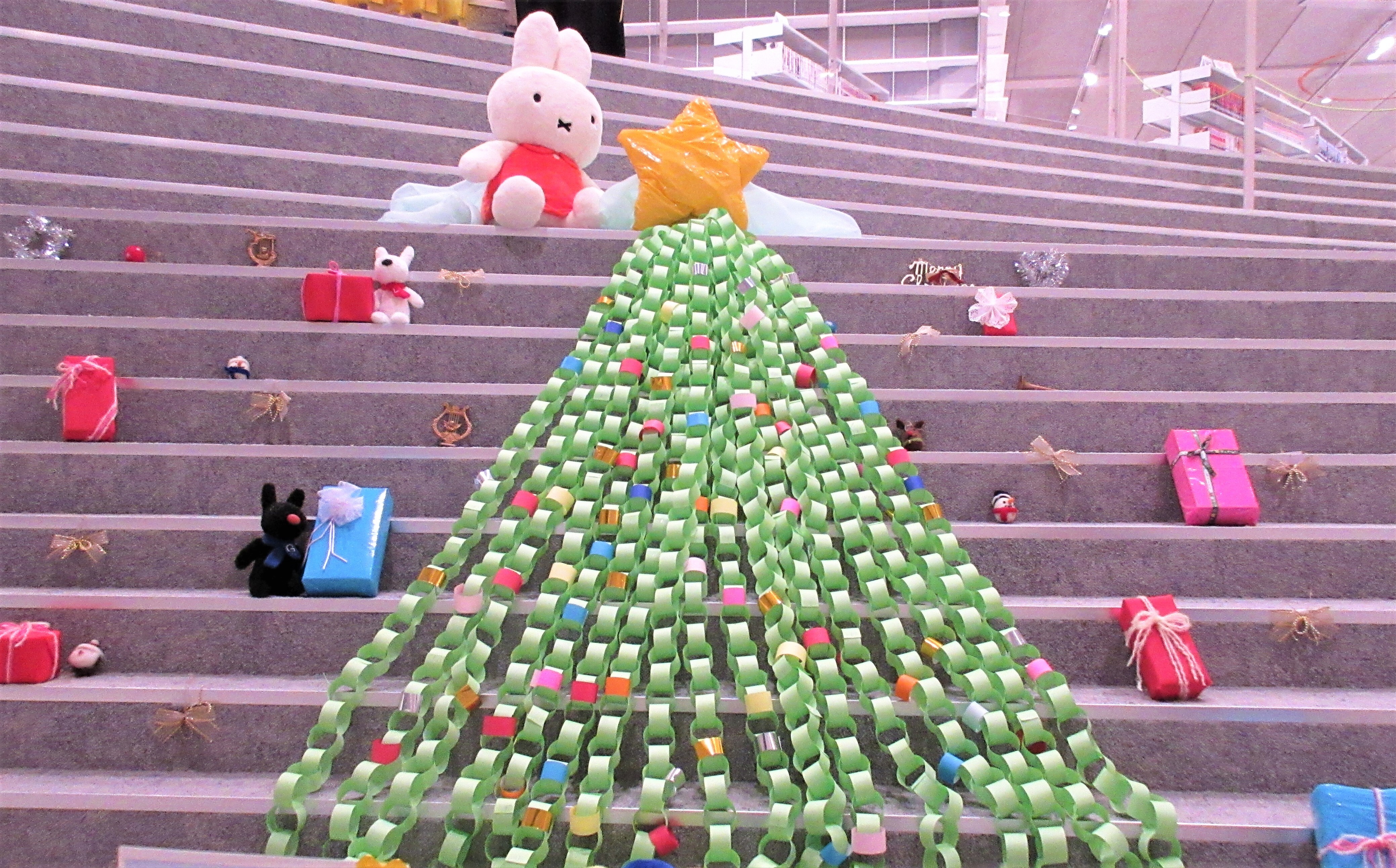 大階段のクリスマス飾り
