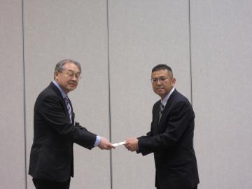 藪塚ライオンズクラブ様から寄贈していただいている様子