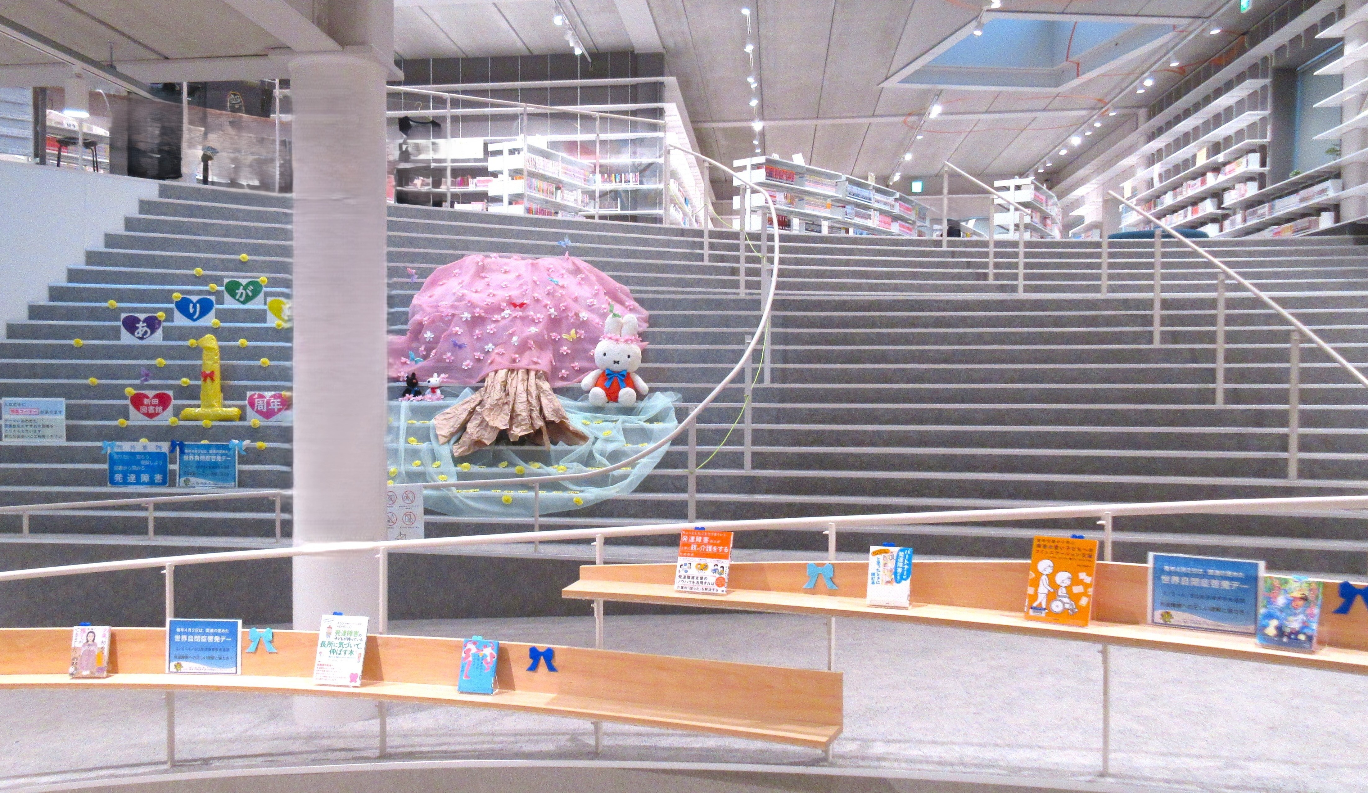 大階段前の展示